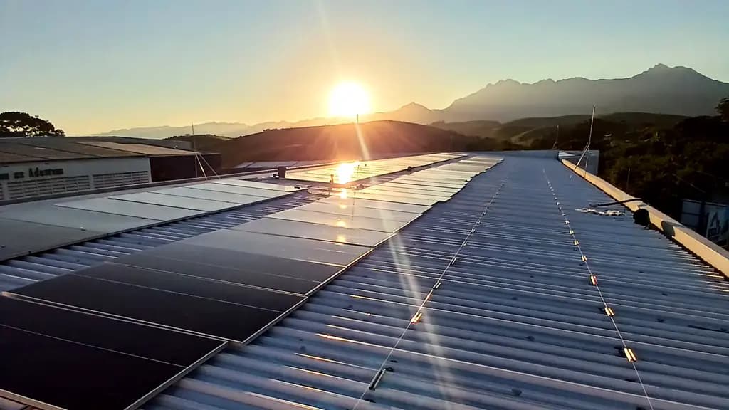 Usina solar fotografada para o site da Dlocman